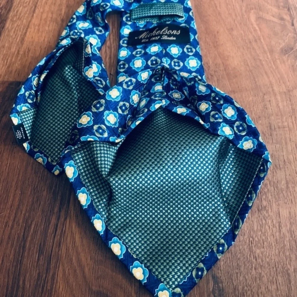 Michelson’s Satin “Seven Fold” Tie